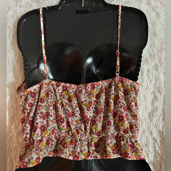 Forever 21 flower tank - Picture 3 of 3
